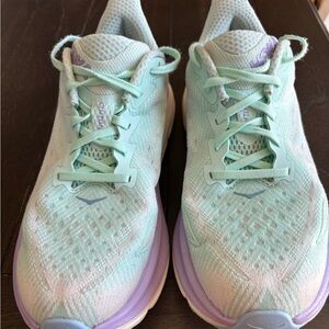 Hoka Women's Clifton 9 size 9.5 WIDE